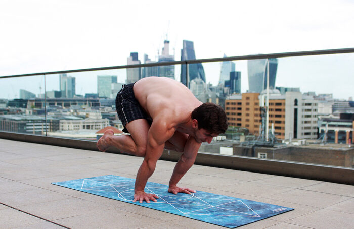 ¿Cómo se debe lavar el tapete de yoga? - YogaFortaleceCerebro-2-700x454