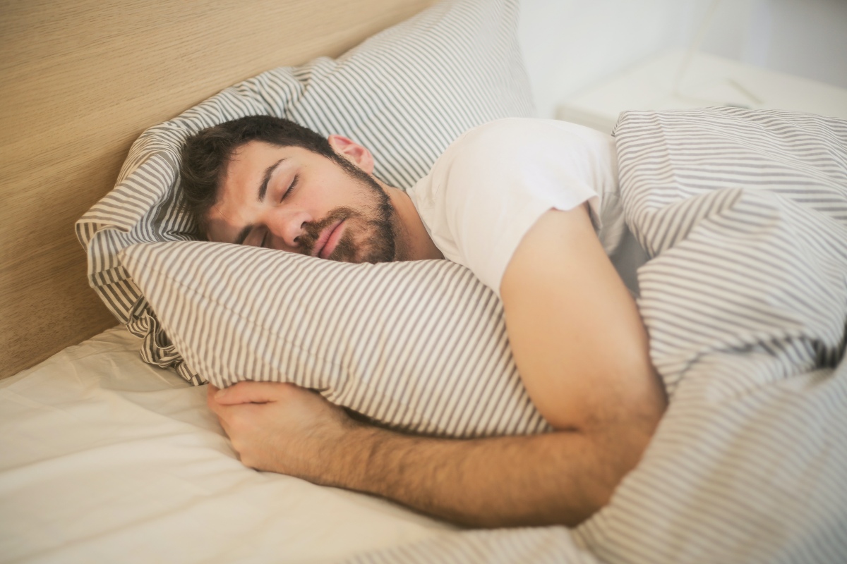 Cómo entrenar el cerebro para dormir y descansar mejor - cual-es-la-mejor-postura-para-dormir